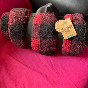 Northeast Outfitters Cozy Sherpa Blanket